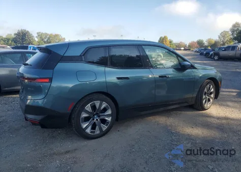 2023 BMW Ix xDrive50 z USA, uszkodzony, nr VIN WB523CF05PCM28076